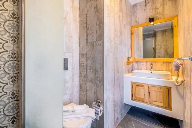 Corner Premium Room with Sea View & Jacuzzi