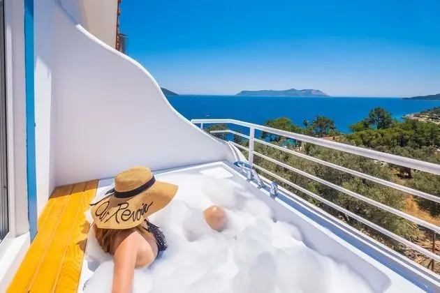 Corner Premium Room with Sea View & Jacuzzi