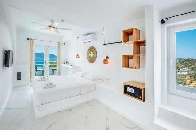 Corner Premium Room with Sea View & Jacuzzi