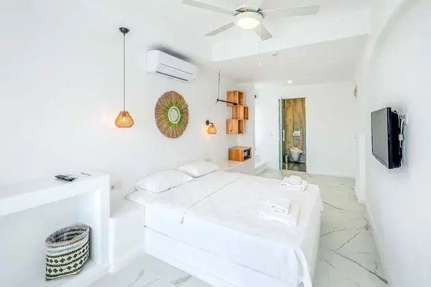 Corner Premium Room with Sea View & Jacuzzi