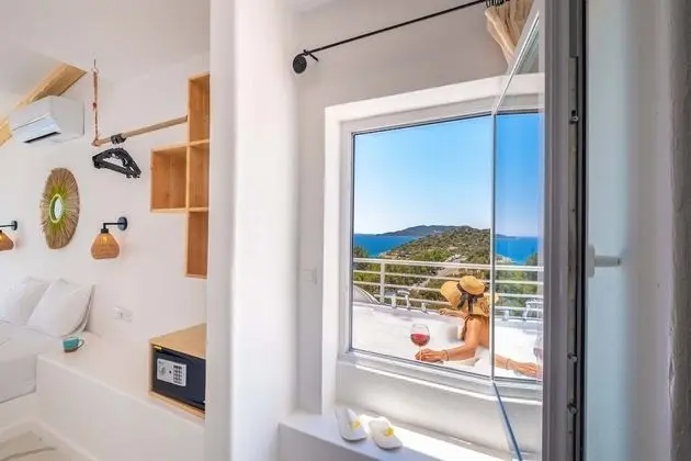 Corner Premium Room with Sea View & Jacuzzi
