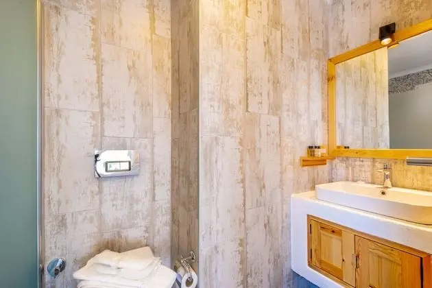 Corner Premium Room with Sea View & Jacuzzi