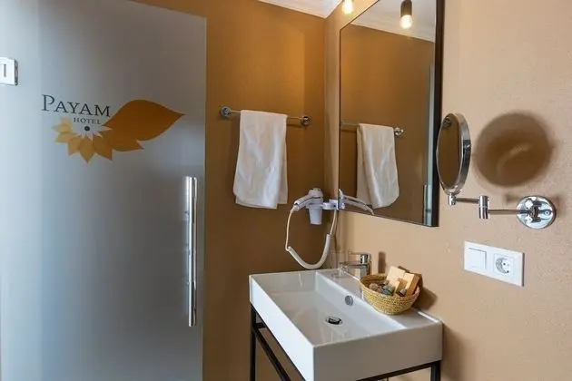 Honeymoon Room with Sea View & Jacuzzi 1