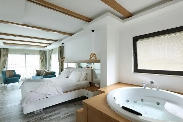 Suite with Spa Bath