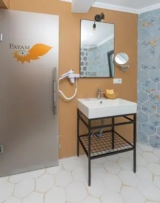 Suite with Spa Bath