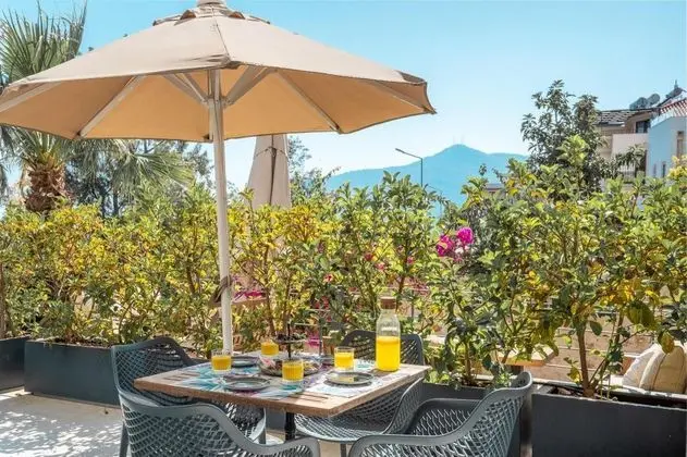 Iki Yatak Odalı Deluxe Suite, Kara veya Havuz Manzaralı, Ortak Havuzlu