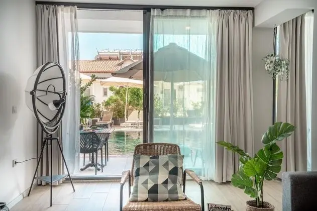 King Suite, Kara ve Havuz Manzaralı, Balkonlu
