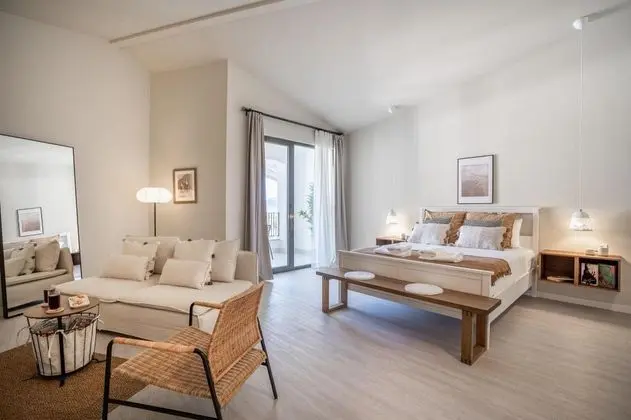 King Suite, Kara ve Havuz Manzaralı, Balkonlu