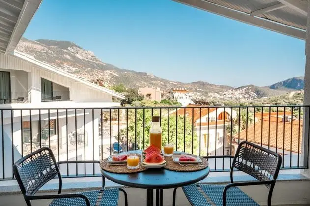 King Suite, Kara ve Havuz Manzaralı, Balkonlu
