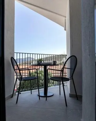 Triple, Kara Manzaralı, Balkonlu