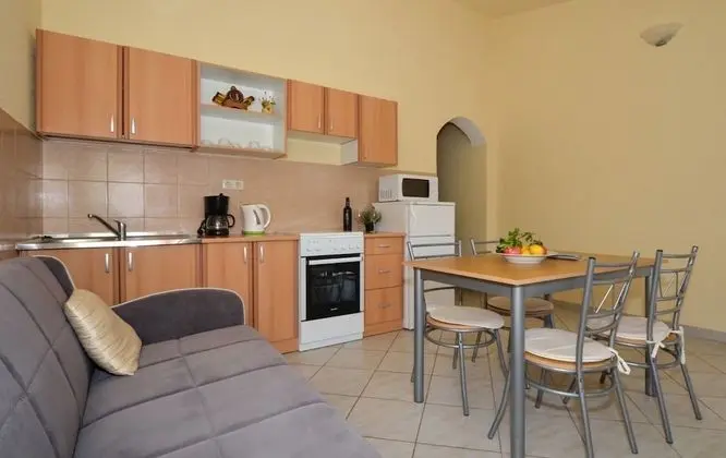 Apart Daire (Paž - 28m from the beach - A2(2+1))