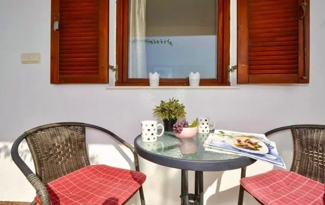 Apart Daire (Paž - 28m from the beach - A2(2+1))