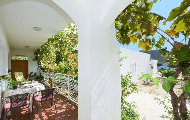 Apart Daire (Paž - 28m from the beach - A2(2+1))