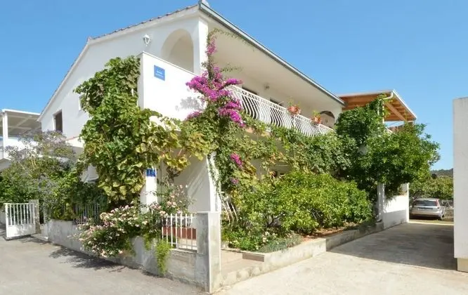 Apart Daire (Paž - 28m from the beach - A2(2+1))