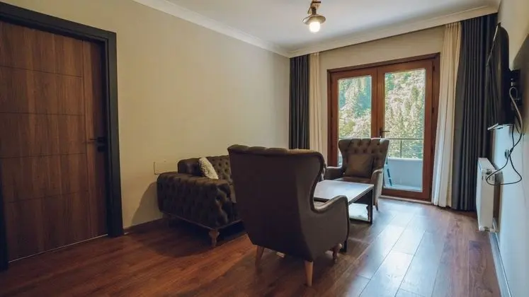 Standart Suit - Göl ve Dağ Manzaralı