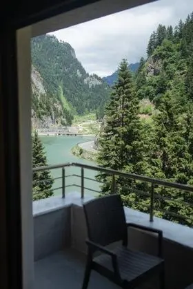 Corner Suite, Göl Manzaralı, Balkonlu