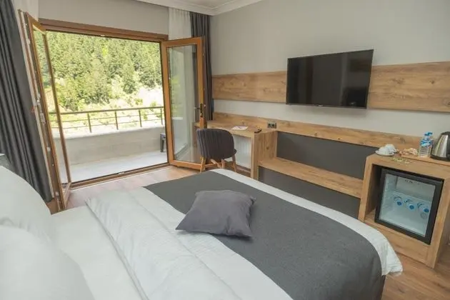 Corner Suite, Göl Manzaralı, Balkonlu
