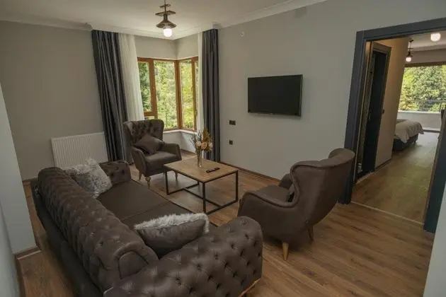 Corner Suite, Göl Manzaralı, Balkonlu