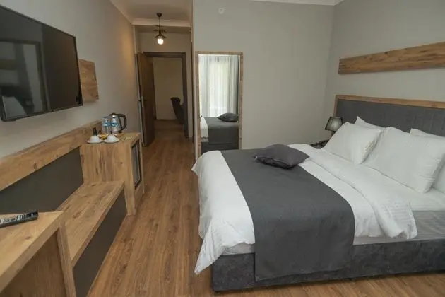 Corner Suite, Göl Manzaralı, Balkonlu