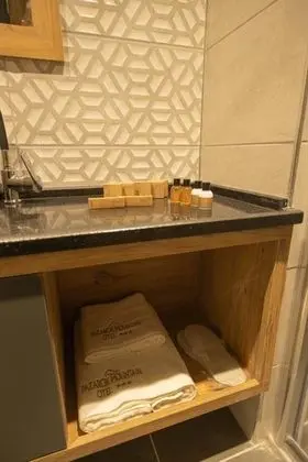 Corner Suite, Göl Manzaralı, Balkonlu