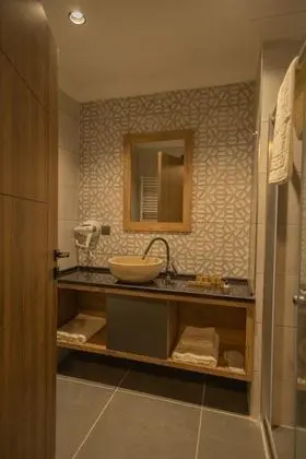 Corner Suite, Göl Manzaralı, Balkonlu