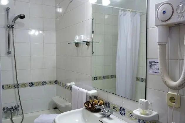 Economy Tek Büyük veya İki Ayrı Yataklı Oda, Ek Bina