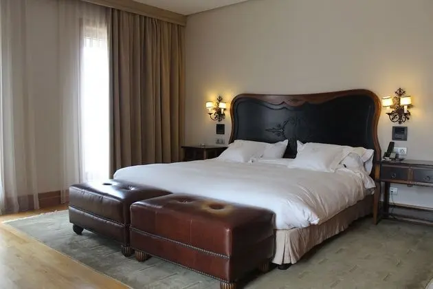 Premium Tek Büyük Yataklı Oda