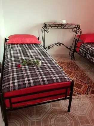 Üç Kişilik Oda, Sigara İçilmez