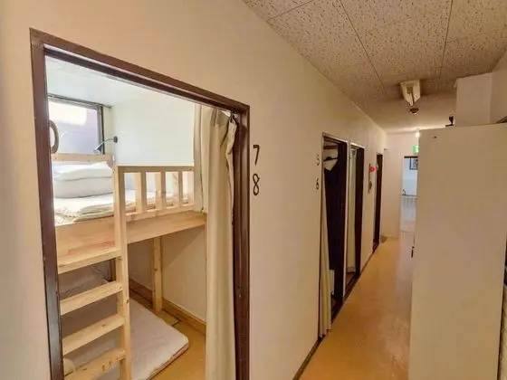 Ortak Ranzalı Oda, Karma Ranzalı Oda (Bunk Beds, Shared Bathroom)
