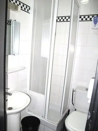 Economy Üç Kişilik Oda, Karma Ranzalı Oda