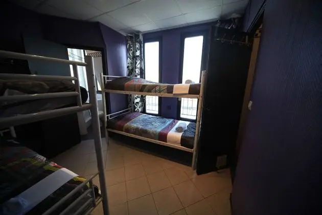 One Bed in a Mixed Dormitory with Private Bathroom