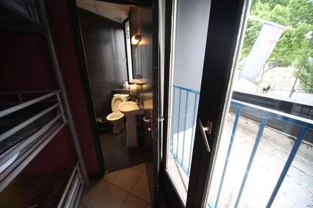 One Bed in a Mixed Dormitory with Private Bathroom