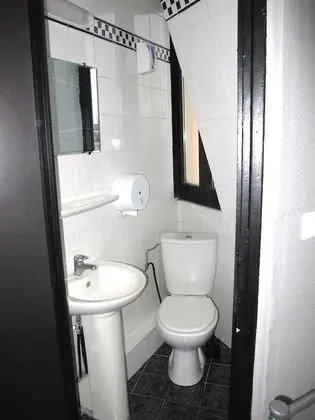 One Bed in a Mixed Dormitory with Private Bathroom