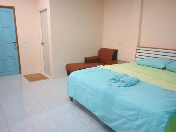 Standard Queen Room with Pool View