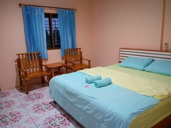 Standard Queen Room with Pool View