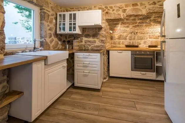 Ev (Peace - rustic with pool - H(4+2))