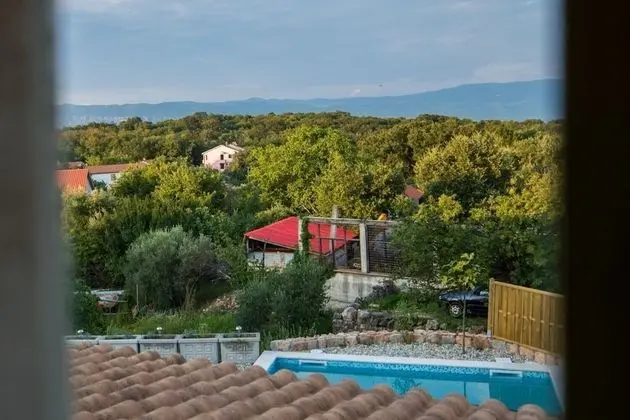 Ev (Peace - rustic with pool - H(4+2))