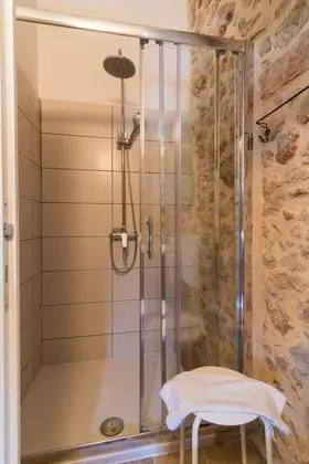 Ev (Peace - rustic with pool - H(4+2))