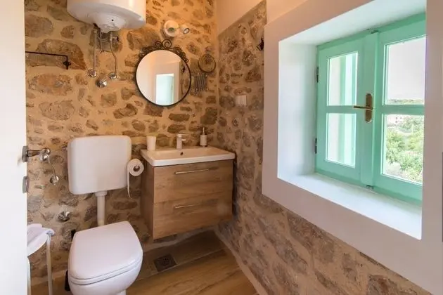 Ev (Peace - rustic with pool - H(4+2))