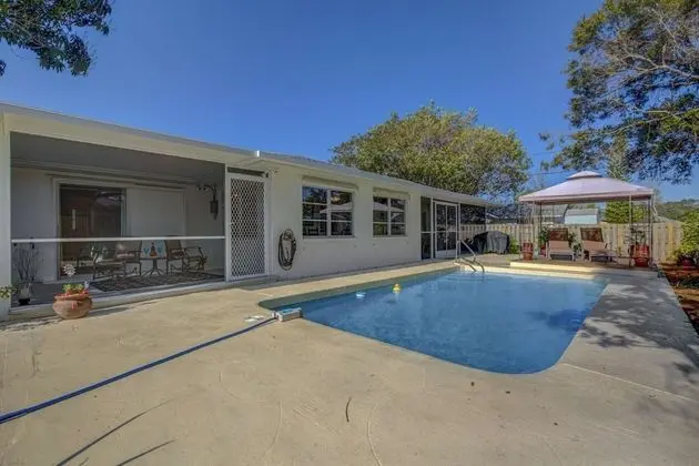 Ev (Peaceful Egret Pool Home in Venice)