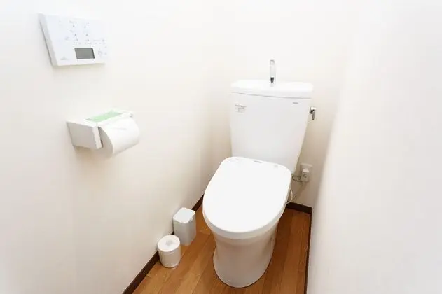 İki Ayrı Yataklı Oda, Köşe