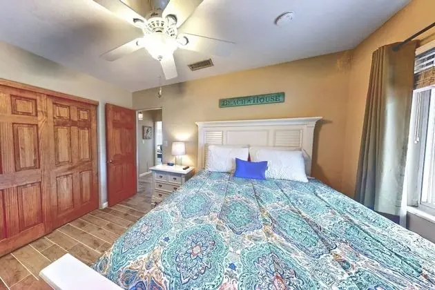 Ev (Peacock Bungalow - left)