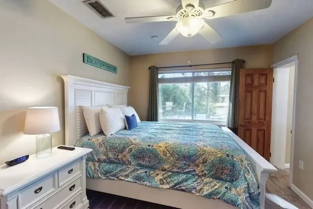 Ev (Peacock Bungalow - left)