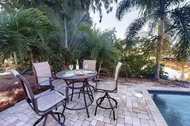 Ev (Peacock Bungalow - left)