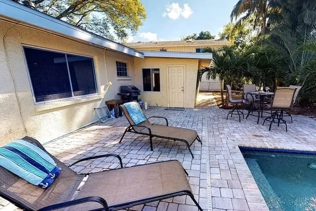 Ev (Peacock Bungalow - left)