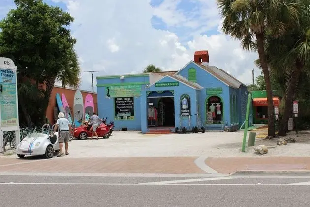 Ev (Peacock Bungalow - left)