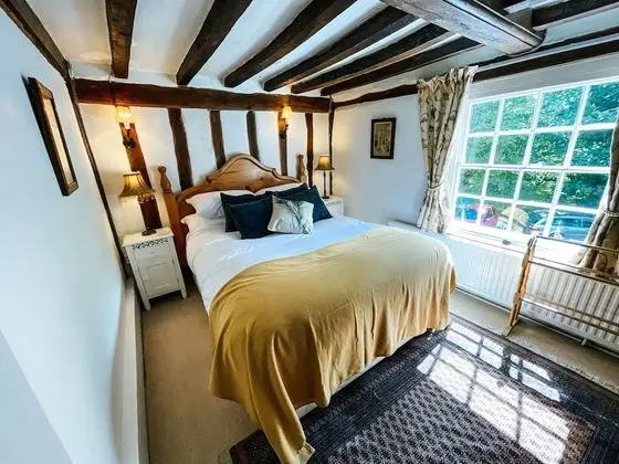 Traditional Tek Büyük Yataklı Oda