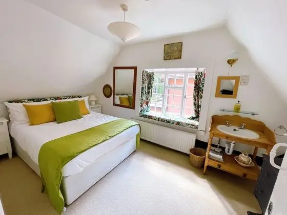 Traditional Tek Büyük Yataklı Oda