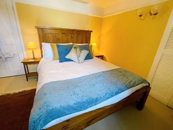 Traditional Tek Büyük Yataklı Oda