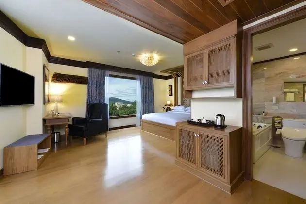 Grand Peak Pangniman Room